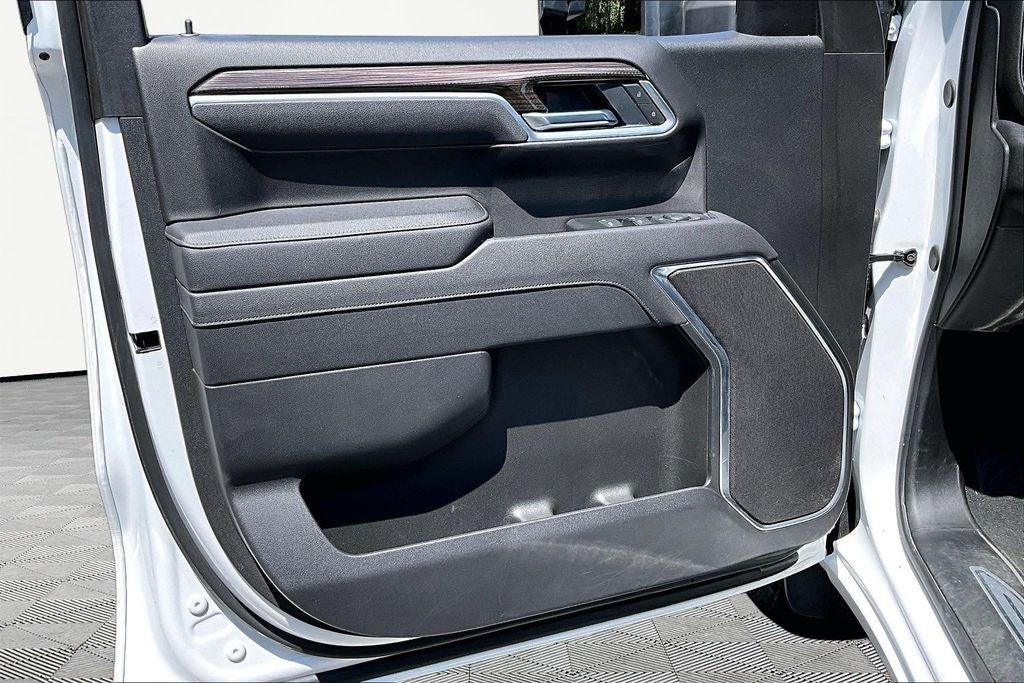 2025 Chevrolet Silverado 1500 LT LT1