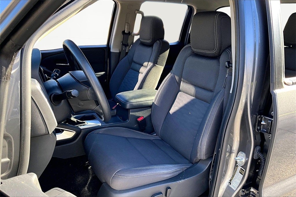 2022 Nissan Frontier SV