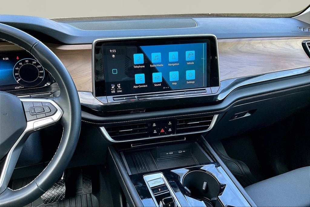 2025 Volkswagen Atlas 2.0T SE w/Technology