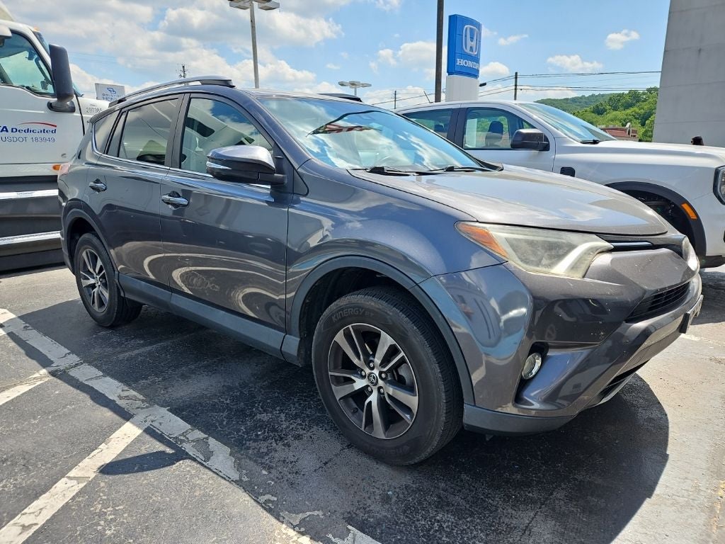 2018 Toyota RAV4 XLE's photo