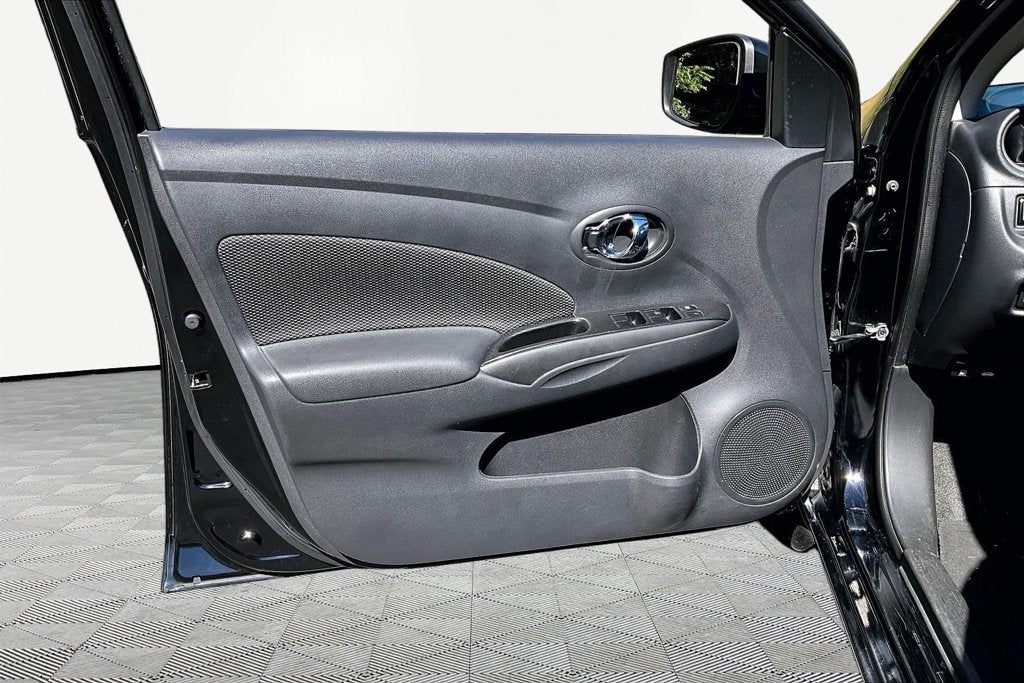 2017 Nissan Versa 1.6 SV