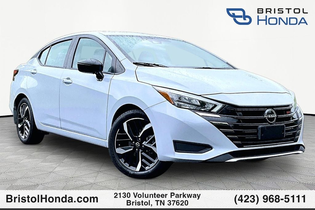2023 Nissan Versa 1.6 SR CVT's photo