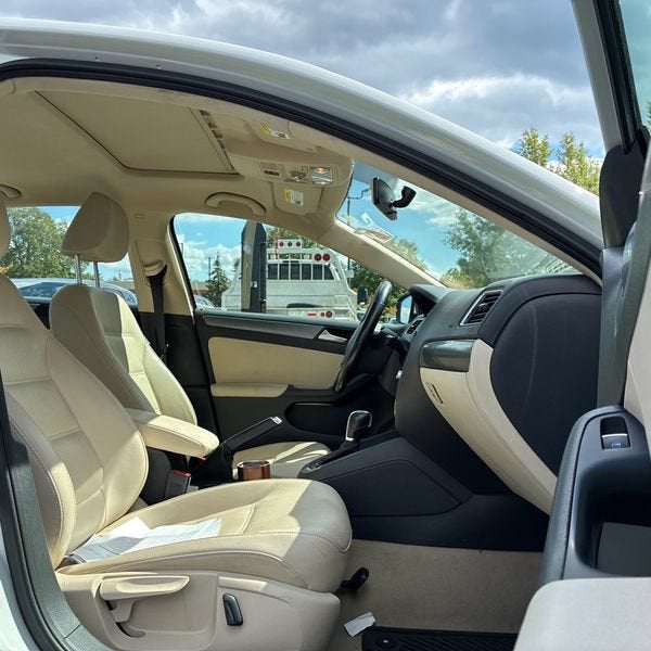 2014 Volkswagen Jetta 2.0L TDI w/Premium/Navigation