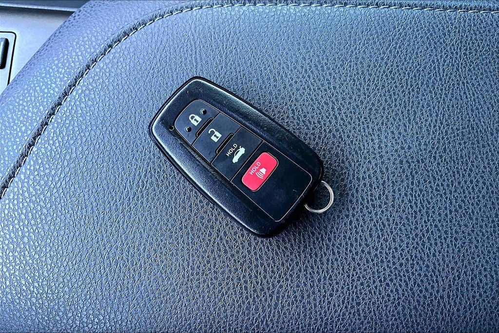 2023 Toyota Camry Hybrid XLE