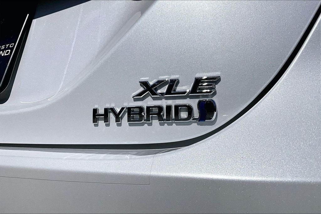 2023 Toyota Camry Hybrid XLE