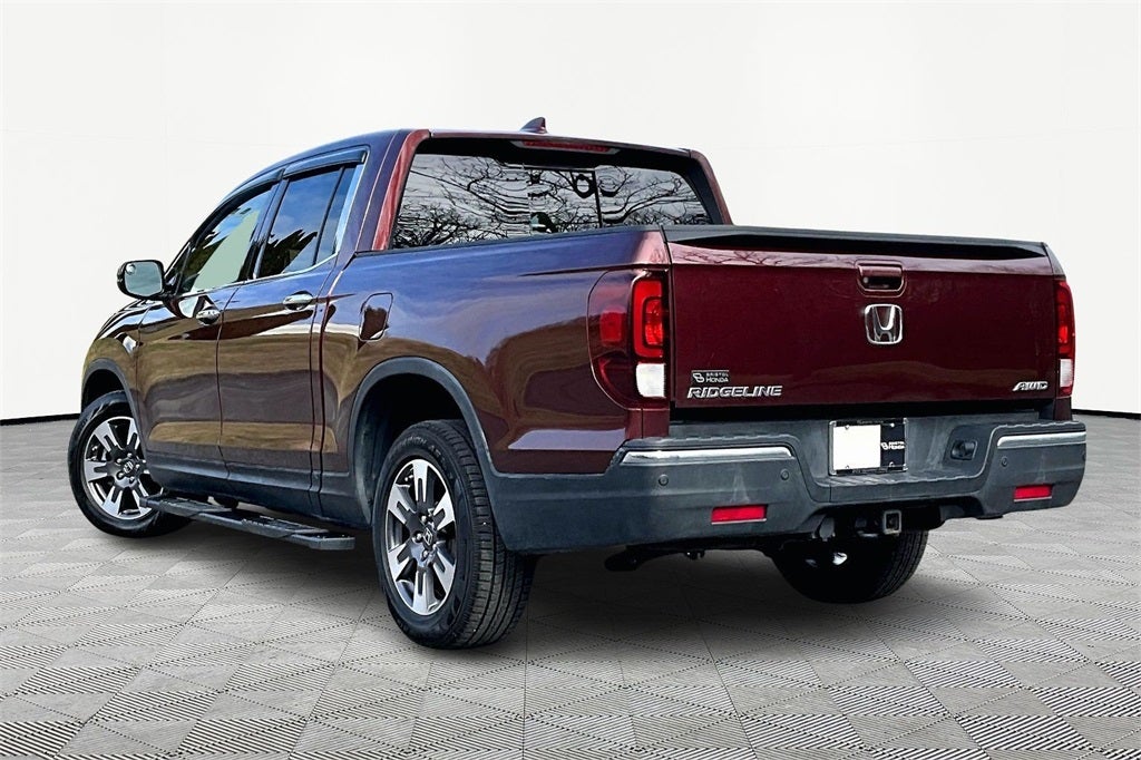 2019 Honda Ridgeline - Image 2