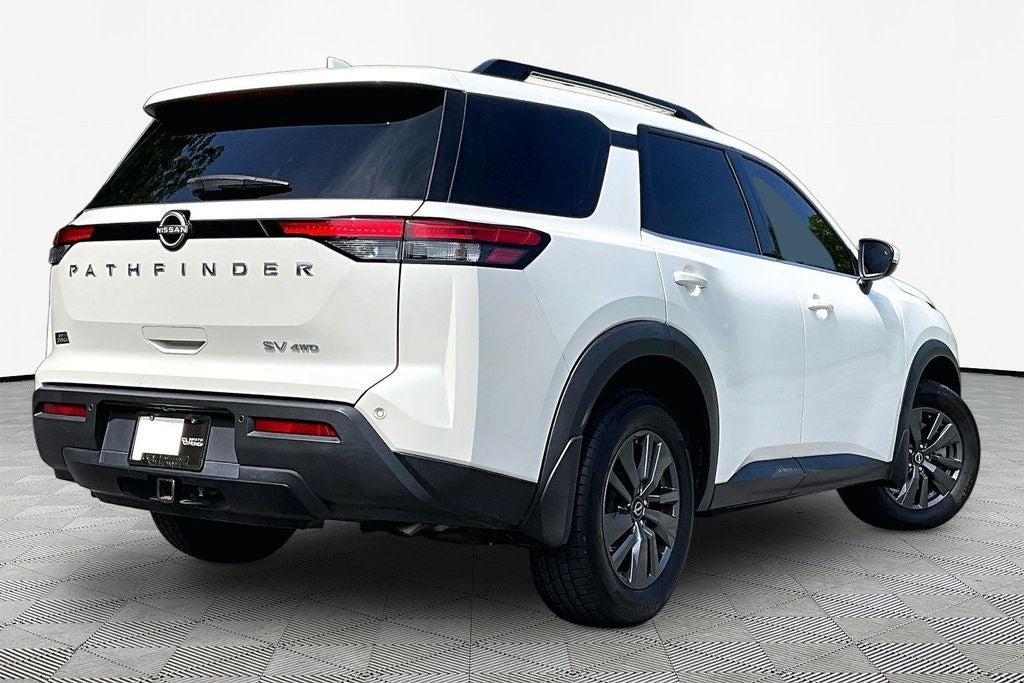 2022 Nissan Pathfinder SV