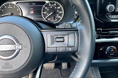 2022 Nissan Pathfinder SV