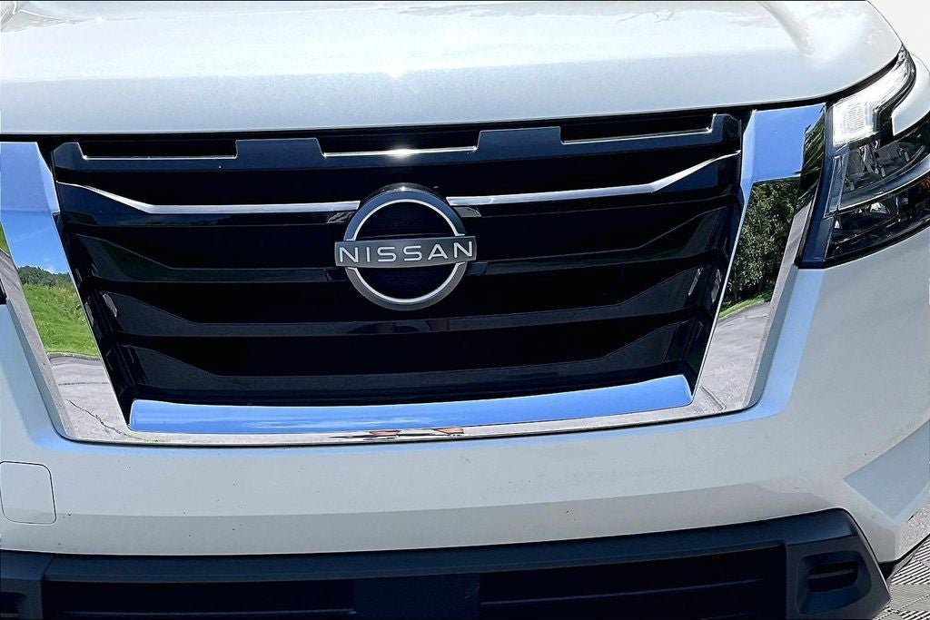 2022 Nissan Pathfinder SV