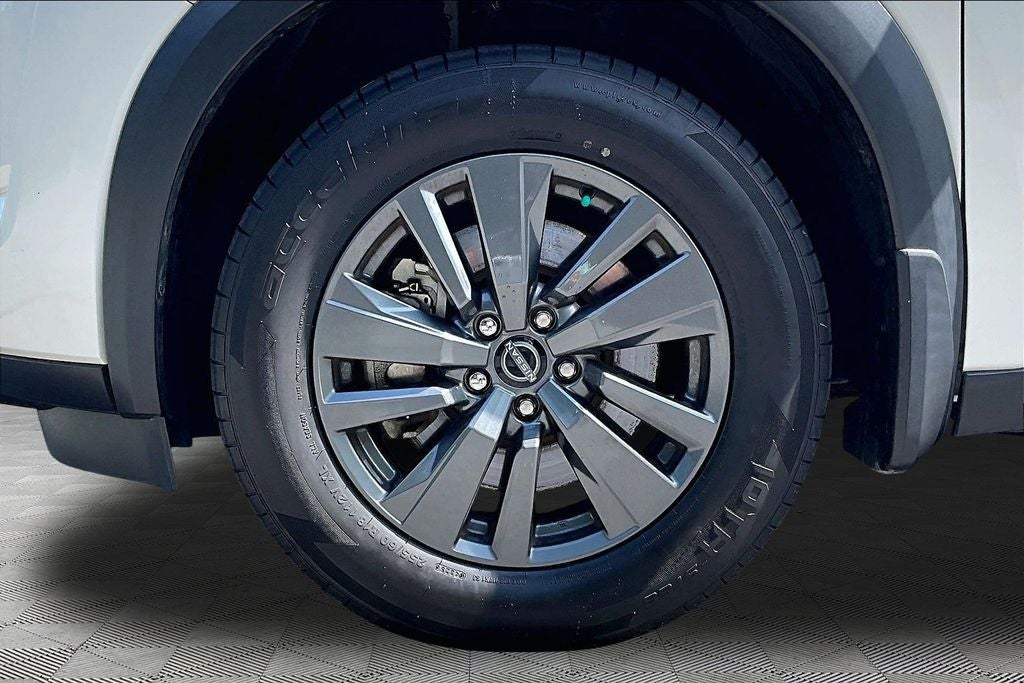 2022 Nissan Pathfinder SV