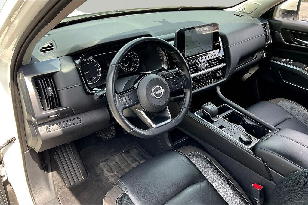 2022 Nissan Pathfinder SL