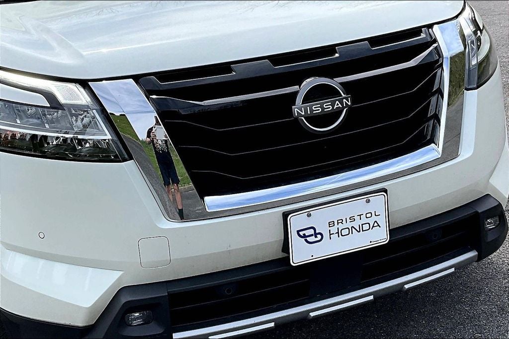 2022 Nissan Pathfinder SL