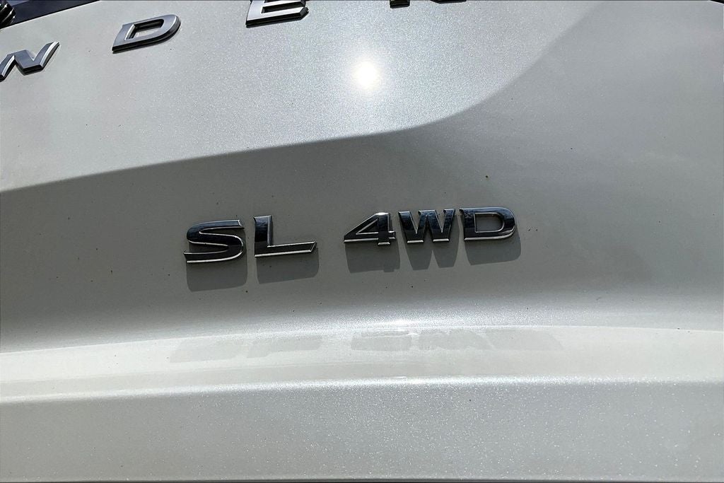 2022 Nissan Pathfinder SL
