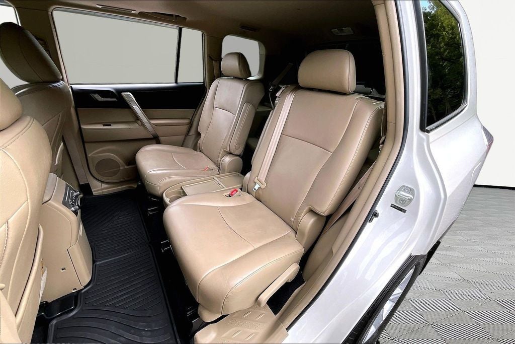 2012 Toyota Highlander SE
