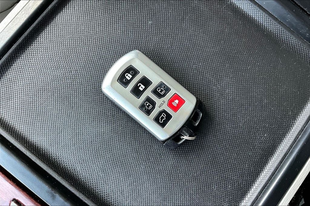 2013 Toyota Sienna Limited 7 Passenger