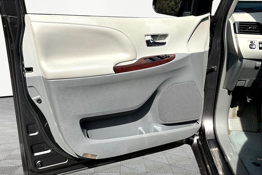 2013 Toyota Sienna Limited 7 Passenger