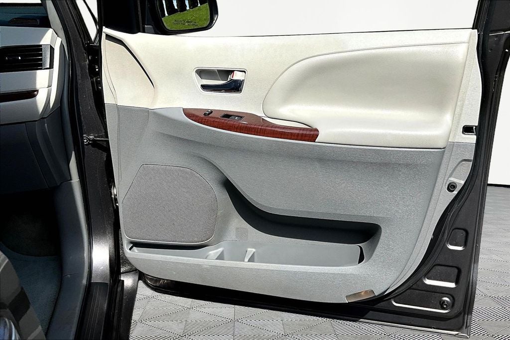 2013 Toyota Sienna Limited 7 Passenger