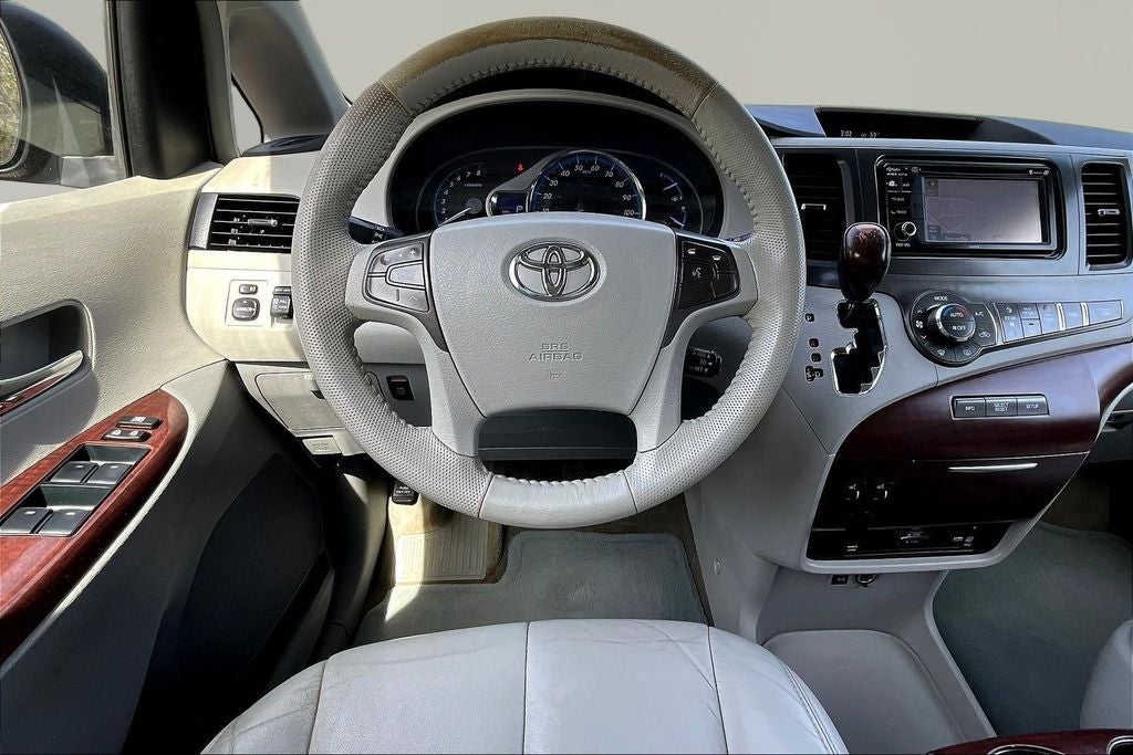 2013 Toyota Sienna Limited 7 Passenger