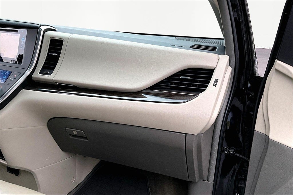 2017 Toyota Sienna XLE Premium 7 Passenger