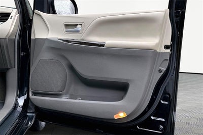 2017 Toyota Sienna XLE Premium 7 Passenger