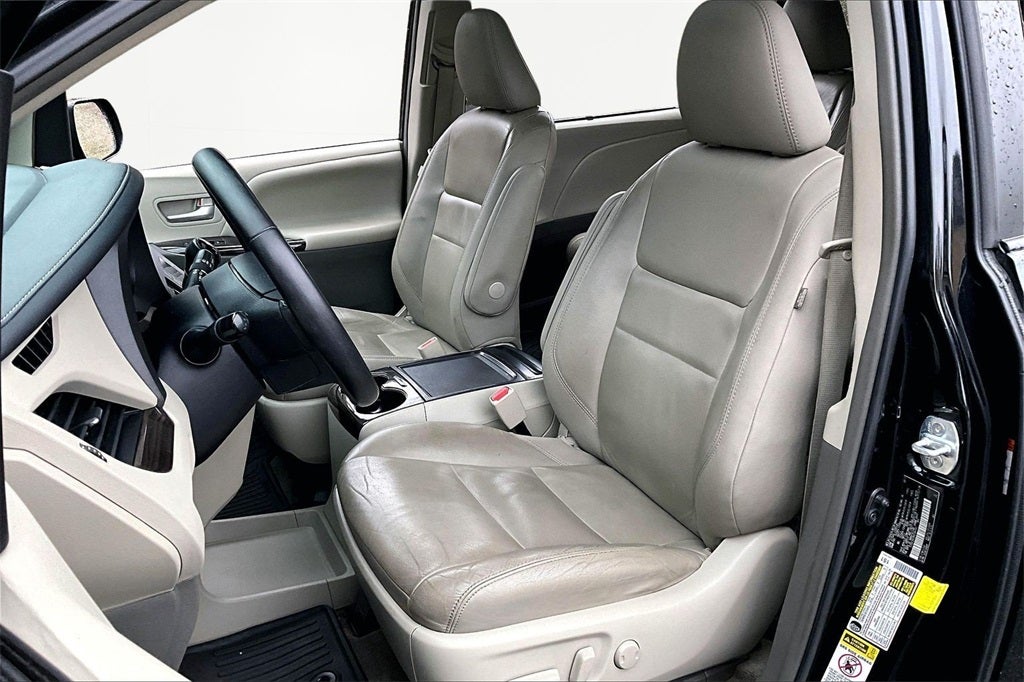 2017 Toyota Sienna XLE Premium 7 Passenger