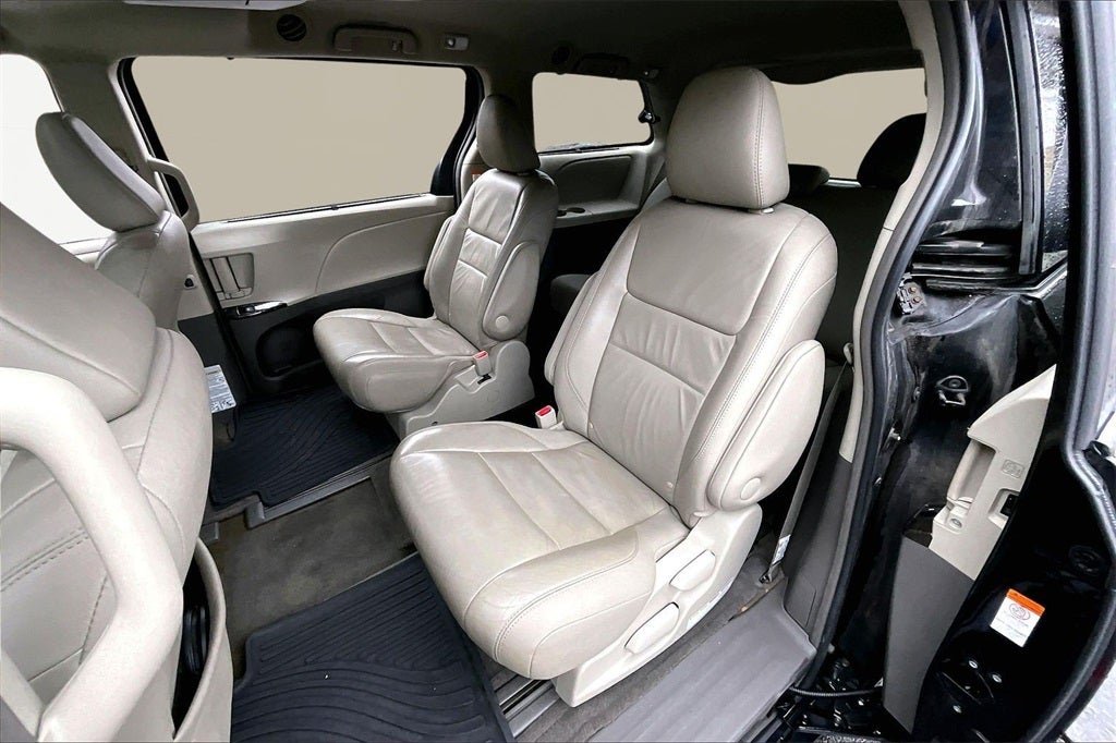 2017 Toyota Sienna XLE Premium 7 Passenger