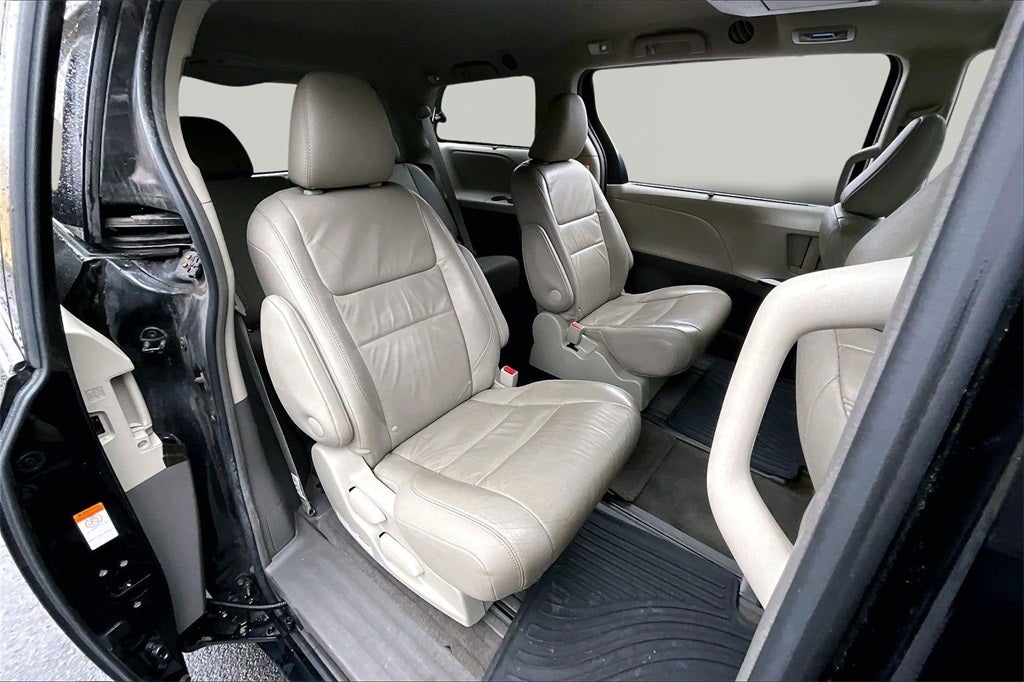 2017 Toyota Sienna XLE Premium 7 Passenger