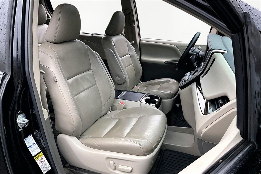 2017 Toyota Sienna XLE Premium 7 Passenger
