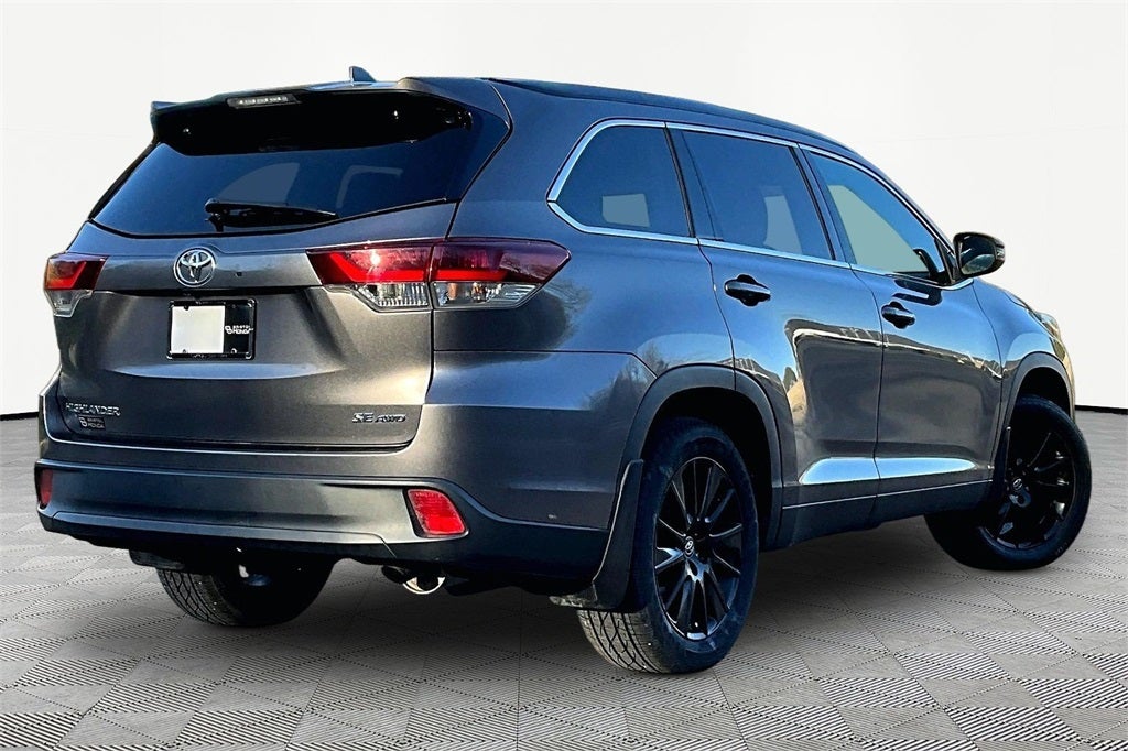 2019 Toyota Highlander SE