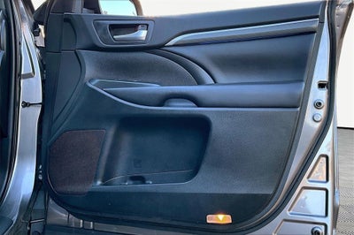 2019 Toyota Highlander SE