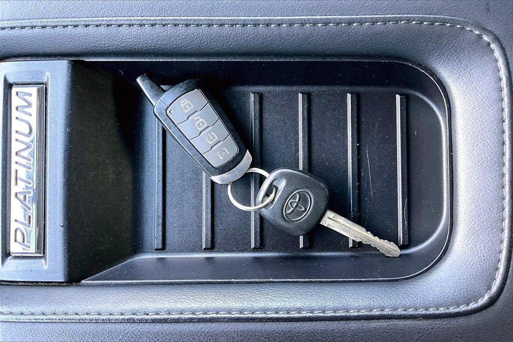 2016 Toyota Tundra Platinum 5.7L V8