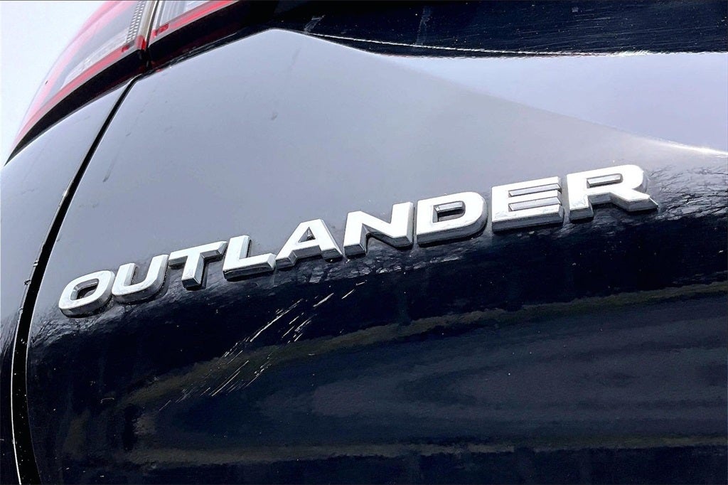 2022 Mitsubishi Outlander SE