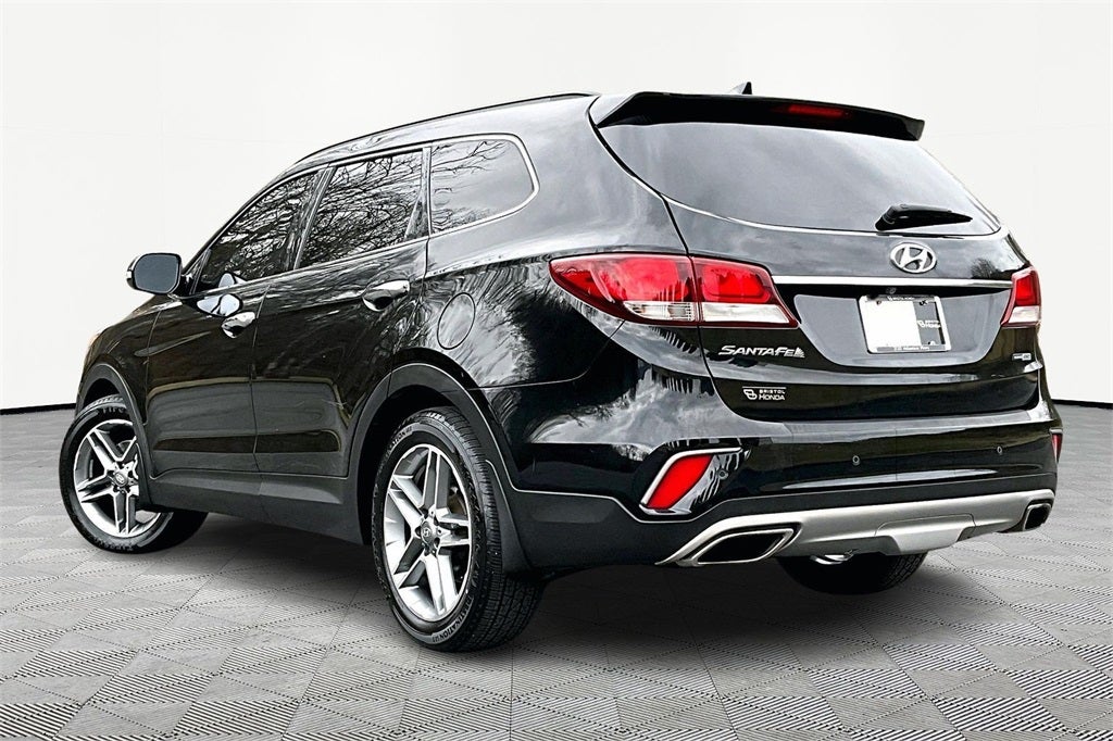 2018 Hyundai Santa Fe - Image 2