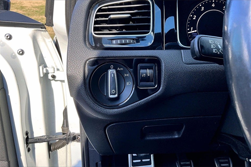 2019 Volkswagen Golf R DCC & Navigation 4Motion